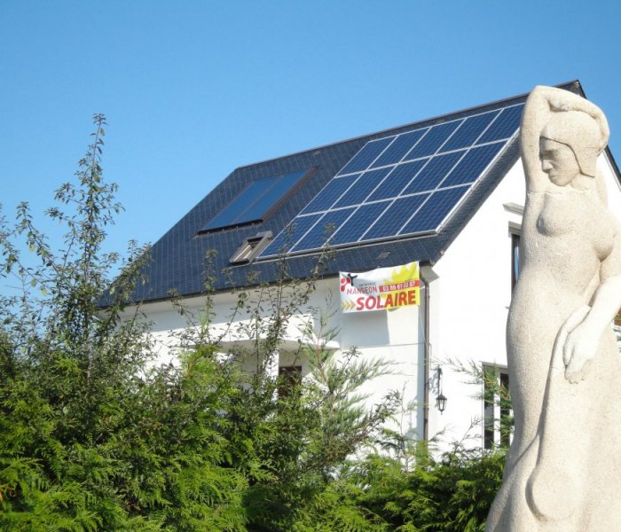 Ardoise d'Angers avec panneaux solaires intégrés